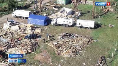 Разрушены 65 домов: в Тверской области устраняют последствия гигантского смерча