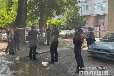 В Одессе средь бела дня расстреляли мужчину, полиция ввела в городе операцию "Сирена"