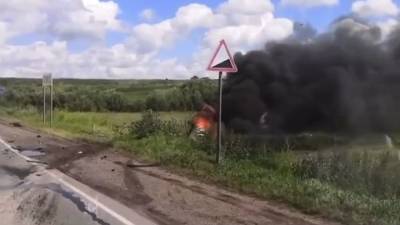 Погибший и пострадавшие: машина вспыхнула после ДТП в Красноярском крае