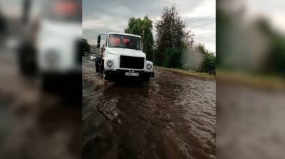 Воронежцы показали видео из затопленного ливнем крупного райцентра