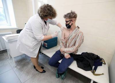 Как проходит вакцинация для профилактики ковида в России