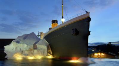 Интерактивный айсберг рухнул на посетителей в музее "Титаника" в США