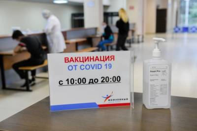Мурашко призвал всех пожилых россиян сделать прививку от коронавируса