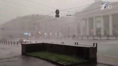 По нескольким регионам России пронесся ураган, непогоду теперь ждут в Приморском крае