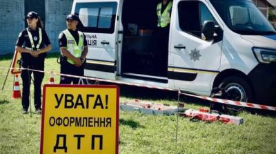 В центре Киева произошло ДТП с участием военного грузовика