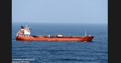 На борту сингапурского танкера в Оманском заливе взорвалась мина, - СМИ