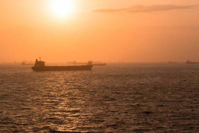 Четыре торговых судна вышли из строя в результате таинственного инцидента у берегов ОАЭ