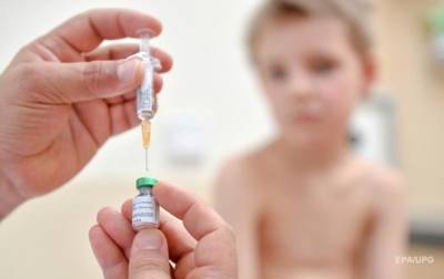 В Украине первые дети прошли вакцинацию от COVID-19
