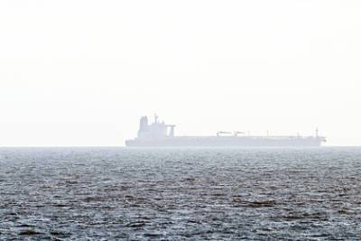 Стало известно о предположительном угоне танкера у берегов ОАЭ
