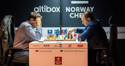 Аронян выигрывает у азербайджанца Мамедъярова в шахматном онлайне Chessable Masters