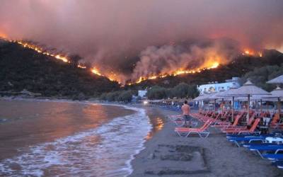Грецию охватили масштабные лесные пожары: в МИД Украины сделали заявление
