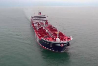 Саид Хатибзаде - Шесть танкеров около берегов ОАЭ сообщили о потере управления - vm.ru - Англия - Иран - Эмираты - Панама - Оман