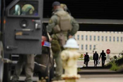 В результате стрельбы у Пентагона погиб полицейский, есть раненые