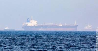 Экипажи четырех танкеров у берегов ОАЭ потеряли контроль над судами
