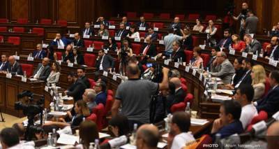 Ограничение деятельности журналистов в парламенте: Татоян начал срочное расследование