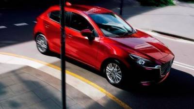Компания Mazda показала обновленный хэтчбек Mazda 2 (ФОТО)