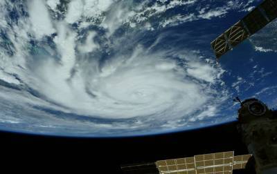 США накрыл мощный ураган "Ида": впечатляющее фото из космоса