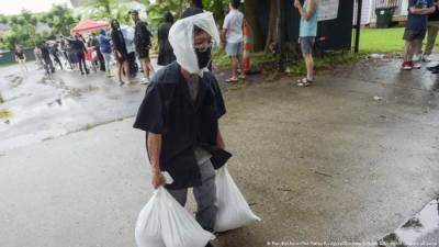 СМИ: Новый Орлеан полностью обесточен из-за урагана
