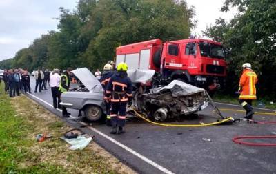 На Прикарпатье столкнулись два легковых авто, погибла женщина