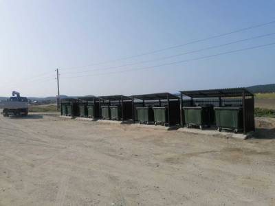 Дополнительные контейнеры для мусора установили в Охотском
