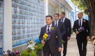 Зеленский почтил память погибших за Украину