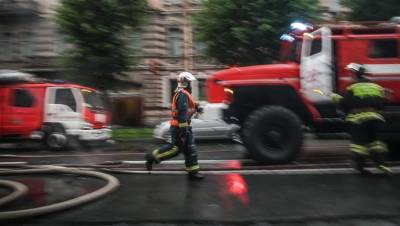 Ночью 30 августа пожарные тушили BMW, Lexus и Mazda на Дунайском проспекте