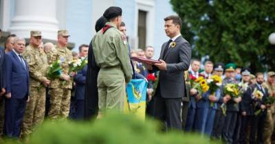 Владимир Зеленский присвоил звание Героя Украины двум погибшим защитникам (фото, видео)