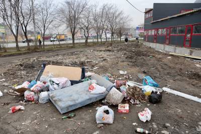 «Вижу одну и ту же бутылку». Глава Челябинска отчитала зама за мусор на газонах