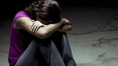 В Джизаке трое мужчин изнасиловали и ограбили девушку