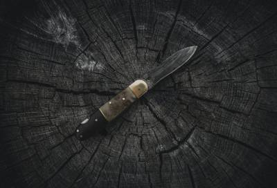 Мужчина бросился с ножом на 19-летнего жителя Всеволожска