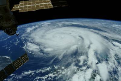 Ураган Ида развернул течение Миссисипи и наделал беды. Появились фото стихии из космоса