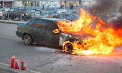 В Петрозаводске ночью подожгли автомобиль