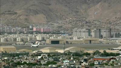 Одна из пяти ракет попала по территории аэропорта Кабула