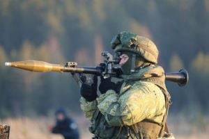 На Донбассе не прекращается огонь: двое военных ранены
