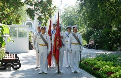 Оригиналы боевых знамён времён Великой Отечественной войны передали в Музей боевой славы