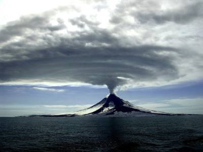«Если он взорвется, мало не покажется»: эксперт назвал места в России, где стоит ждать извержений вулканов