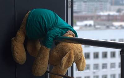 В Смоленске 7-летний ребенок выпал из окна на 7 этаже