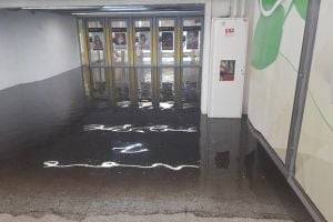В Киеве из-за потопа закрыли одну из станций метро. ВИДЕО