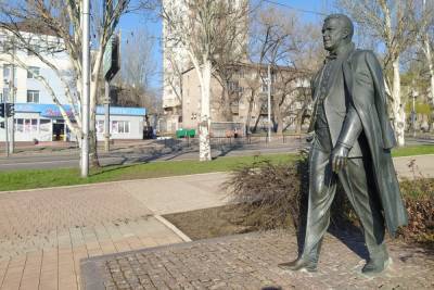 Памятнику Иосифа Кобзона в Донецке исполнилось 18 лет