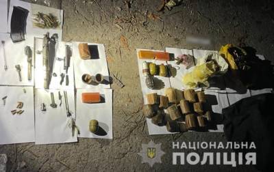 Под Киевом нашли тайник с боеприпасами и взрывчаткой