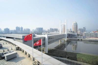 СМИ: материковый Китай откроет границу с Гонконгом лишь после зимней Олимпиады