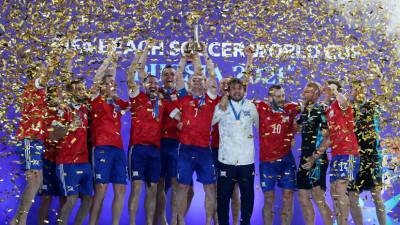 Путин поздравил игроков сборной России по пляжному футболу с победой на ЧМ