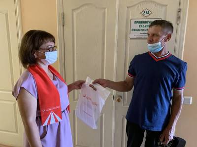 В Курганской области за прививку от коронавируса стали выдавать подарки