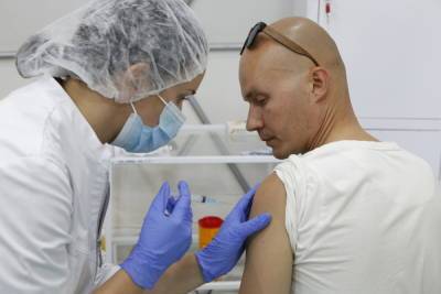 Полный цикл вакцинации от COVID-19 прошли более 1,4 млн жителей Петербурга