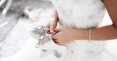 Семья жениха отказалась идти на свадьбу из-за платья невесты