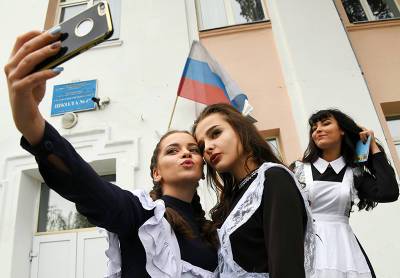 В школах России введут церемонию поднятия государственного флага