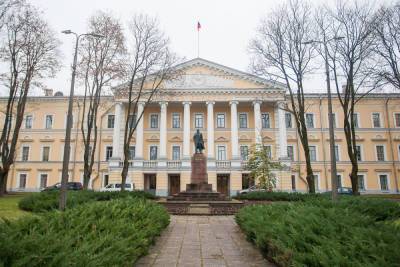 Два заместителя руководителя псковского комитета по образованию оставили свои посты