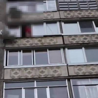 Мать двух маленьких детей, выпавших из окна в Уфе, оштрафуют