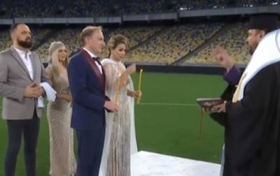 В Киеве невеста устроила венчание на стадионе