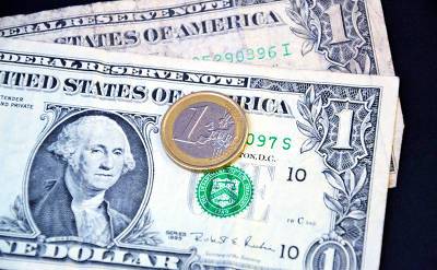 Официальный курс валют на завтра: доллар подешевеет на 41 копейку